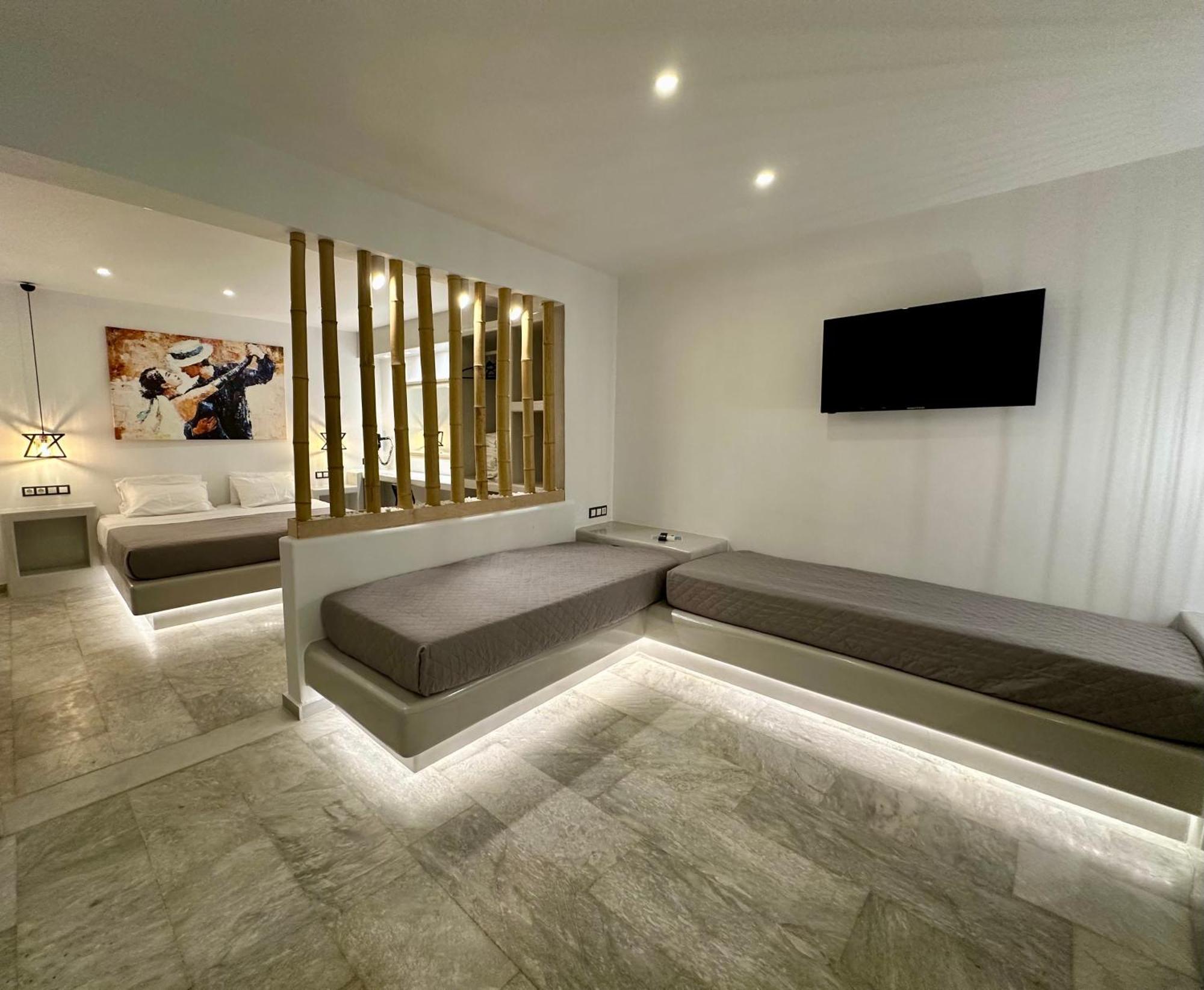 Aphrodite Hotel & Apartments Chora  Exterior photo